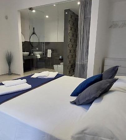 אבולה Miramare Rooms B&B מראה חיצוני תמונה