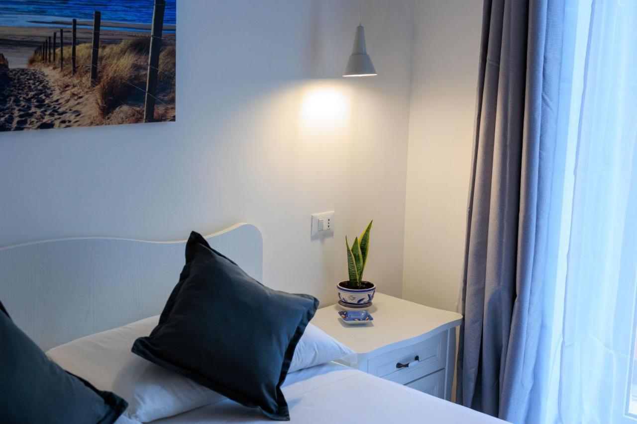 אבולה Miramare Rooms B&B מראה חיצוני תמונה
