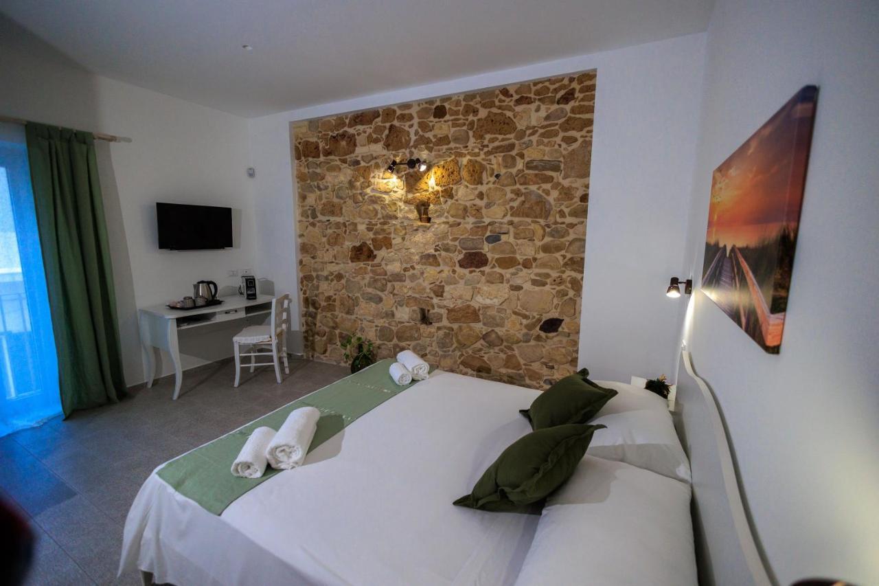 אבולה Miramare Rooms B&B מראה חיצוני תמונה