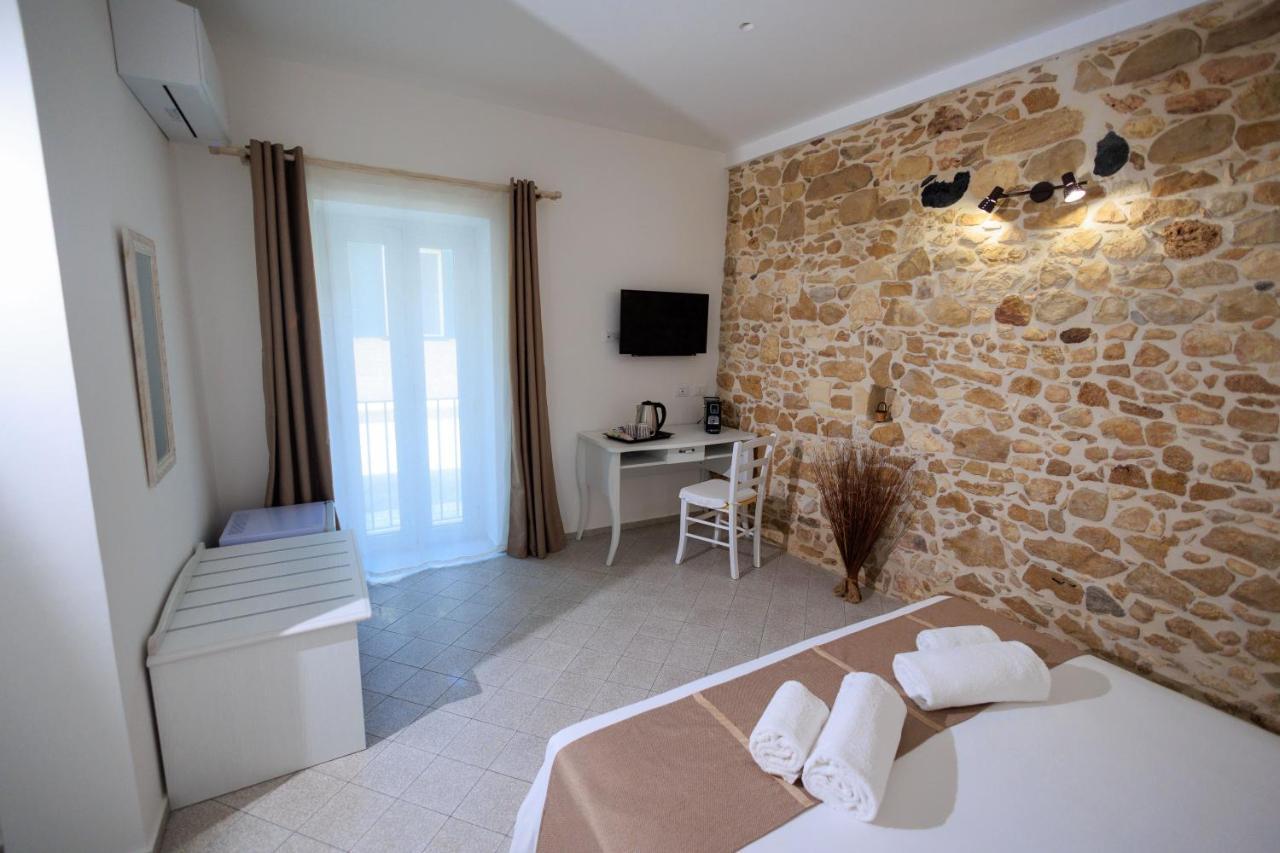 אבולה Miramare Rooms B&B מראה חיצוני תמונה