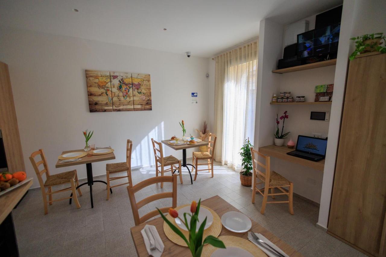 אבולה Miramare Rooms B&B מראה חיצוני תמונה