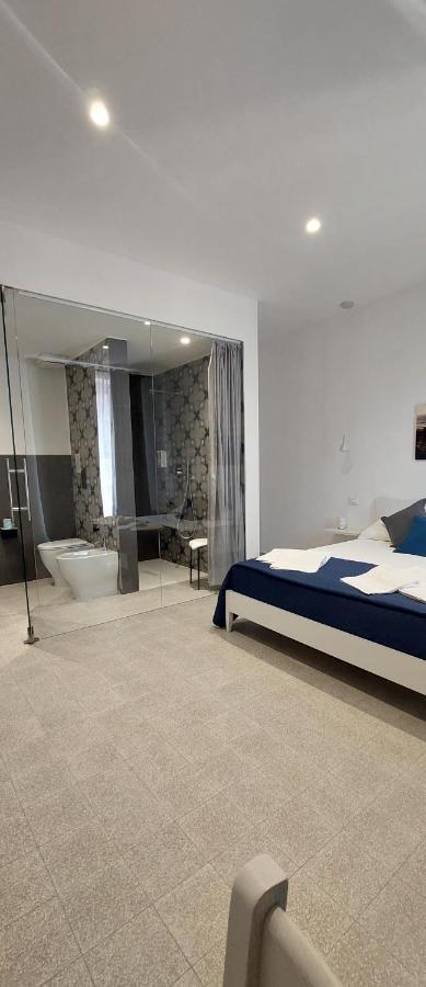 אבולה Miramare Rooms B&B מראה חיצוני תמונה