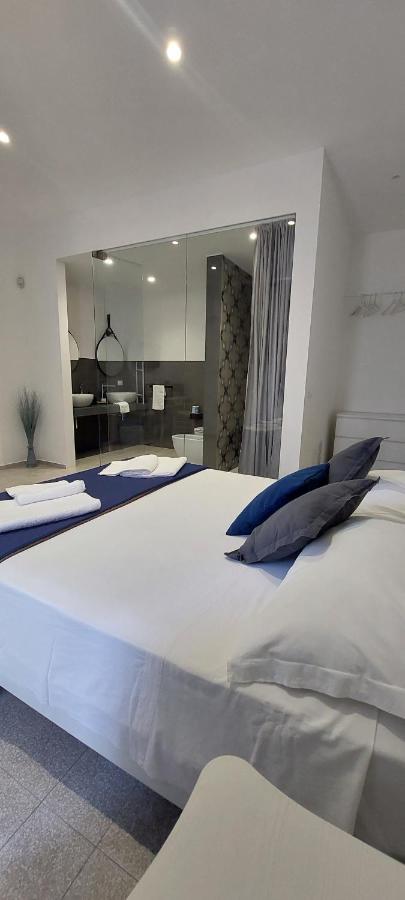 אבולה Miramare Rooms B&B מראה חיצוני תמונה